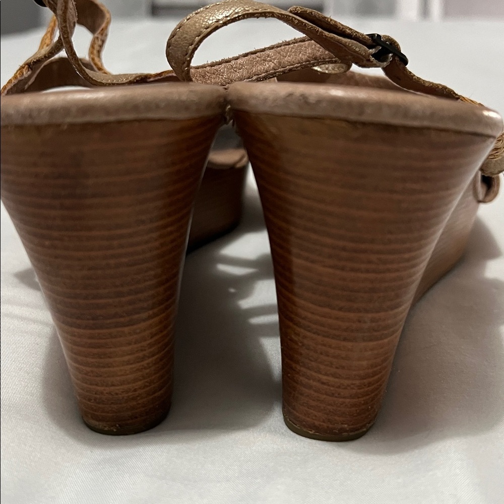 Ugg Lita Weave/Metallic Strappy Wedge Sandals - Picture 8 of 9